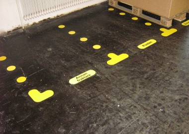 Cargo pallet floor marking